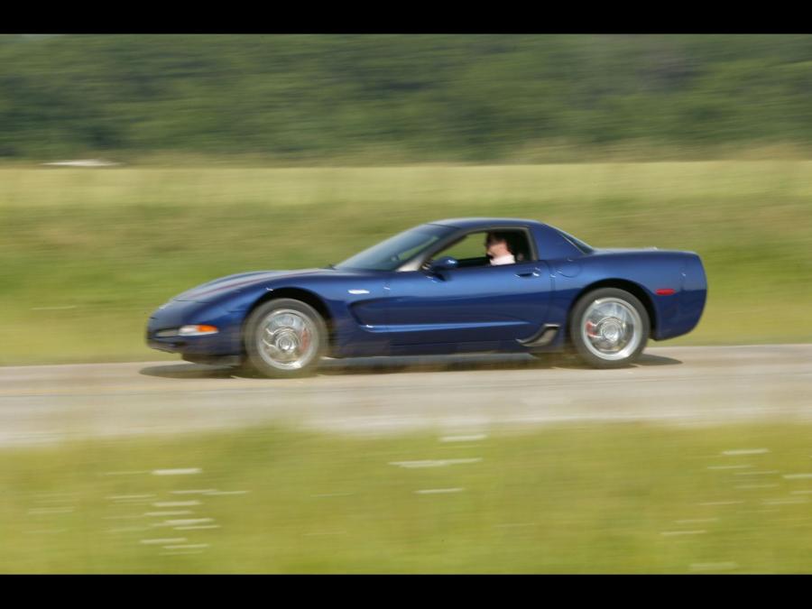  Chevrolet Corvette Z06 CE 2004 года  (фото 8 из 13)